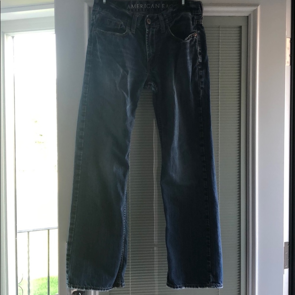Men’s American Eagle low rise boot jeans.